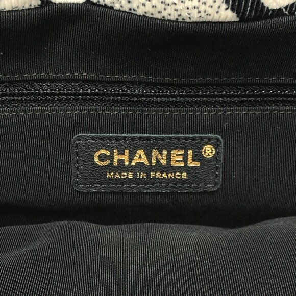 CHANEL Black Tote Bag - Picture 10 of 13